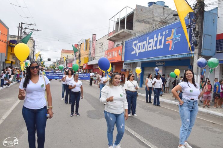 Desfile de 7 de Setembro atrai milhares de pessoas em Eunápolis 163