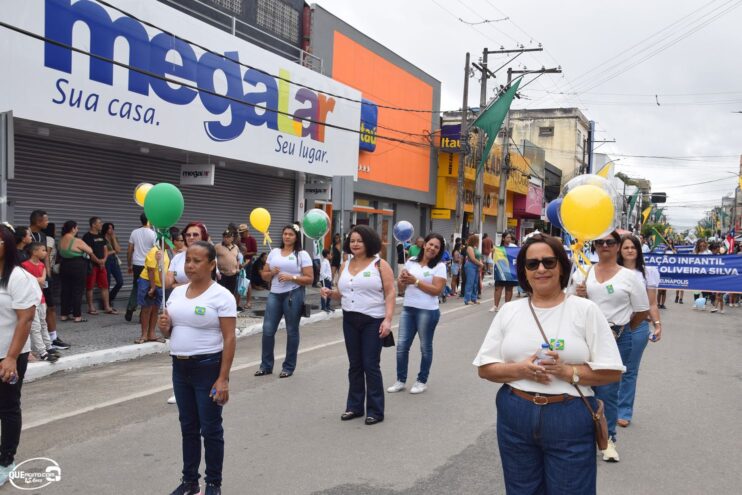 Desfile de 7 de Setembro atrai milhares de pessoas em Eunápolis 164