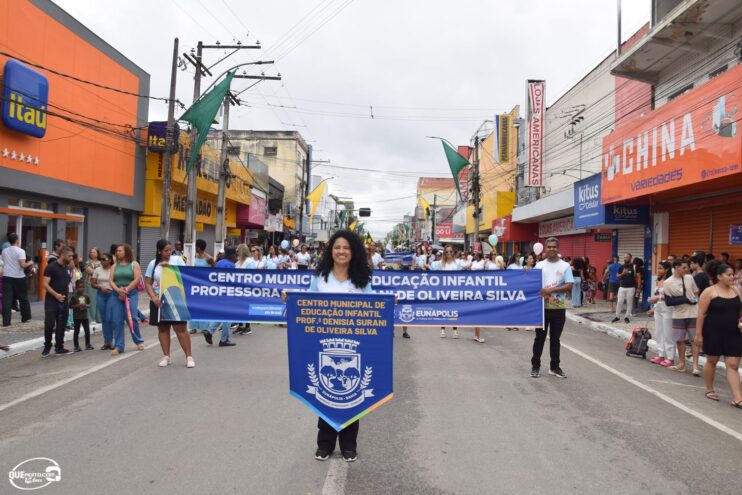 Desfile de 7 de Setembro atrai milhares de pessoas em Eunápolis 165