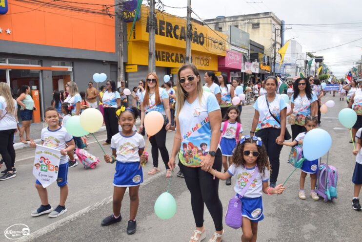 Desfile de 7 de Setembro atrai milhares de pessoas em Eunápolis 166