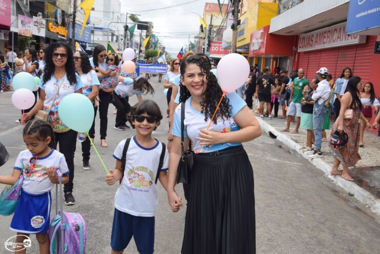 Desfile de 7 de Setembro atrai milhares de pessoas em Eunápolis 167