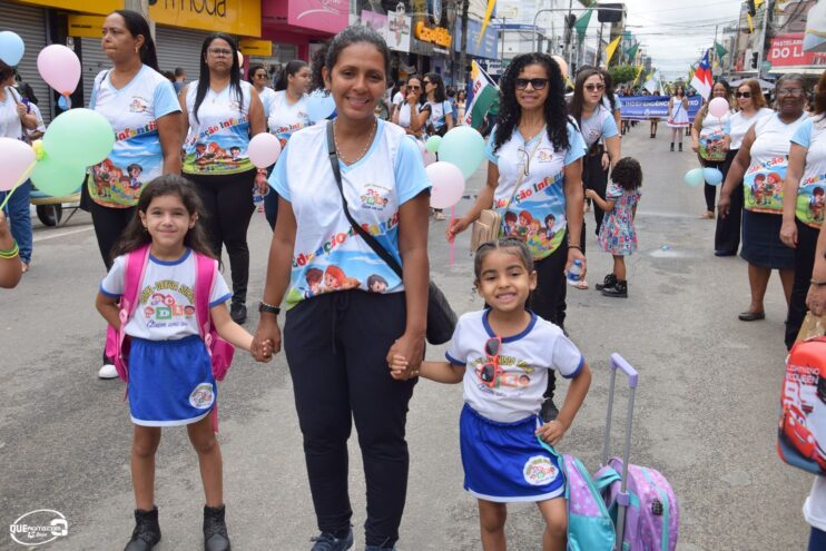 Desfile de 7 de Setembro atrai milhares de pessoas em Eunápolis 168