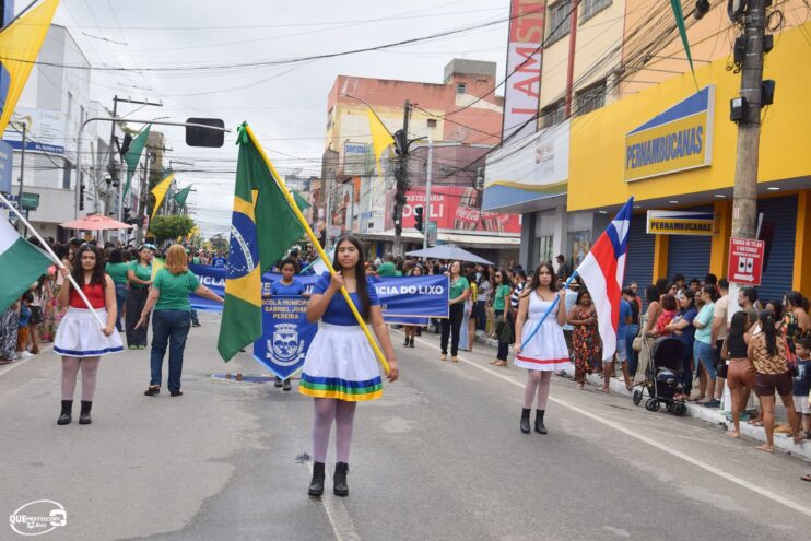 Desfile de 7 de Setembro atrai milhares de pessoas em Eunápolis 170