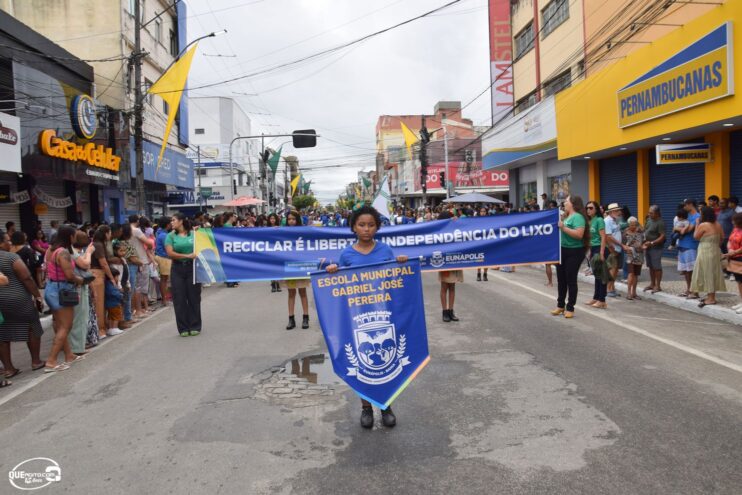 Desfile de 7 de Setembro atrai milhares de pessoas em Eunápolis 171