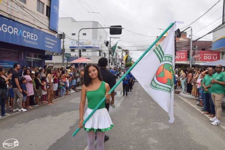 Desfile de 7 de Setembro atrai milhares de pessoas em Eunápolis 173