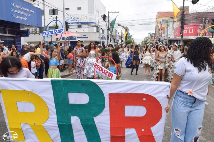 Desfile de 7 de Setembro atrai milhares de pessoas em Eunápolis 178
