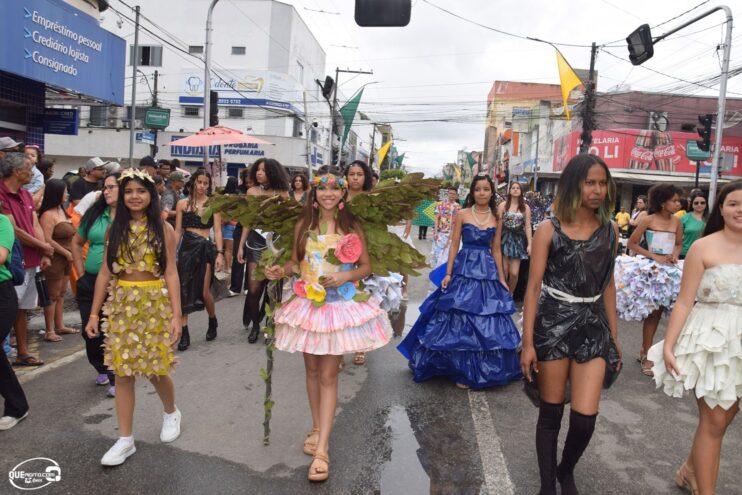 Desfile de 7 de Setembro atrai milhares de pessoas em Eunápolis 183