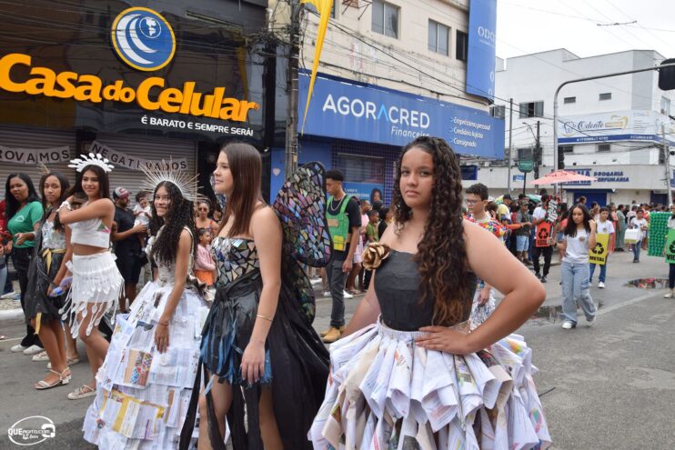 Desfile de 7 de Setembro atrai milhares de pessoas em Eunápolis 185
