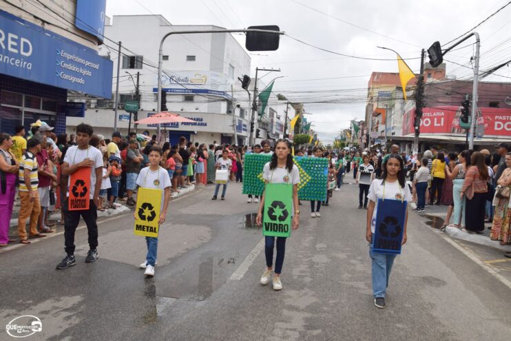 Desfile de 7 de Setembro atrai milhares de pessoas em Eunápolis 188