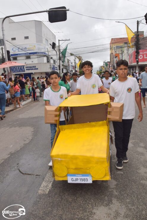 Desfile de 7 de Setembro atrai milhares de pessoas em Eunápolis 191