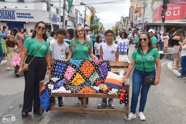 Desfile de 7 de Setembro atrai milhares de pessoas em Eunápolis 192