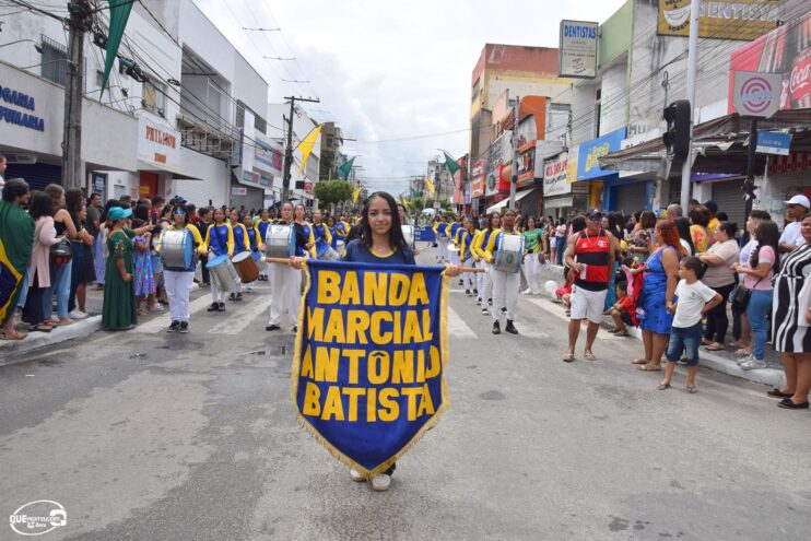Desfile de 7 de Setembro atrai milhares de pessoas em Eunápolis 193