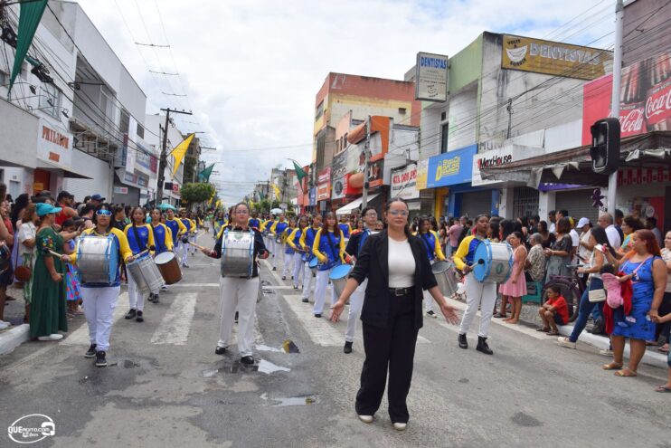 Desfile de 7 de Setembro atrai milhares de pessoas em Eunápolis 194