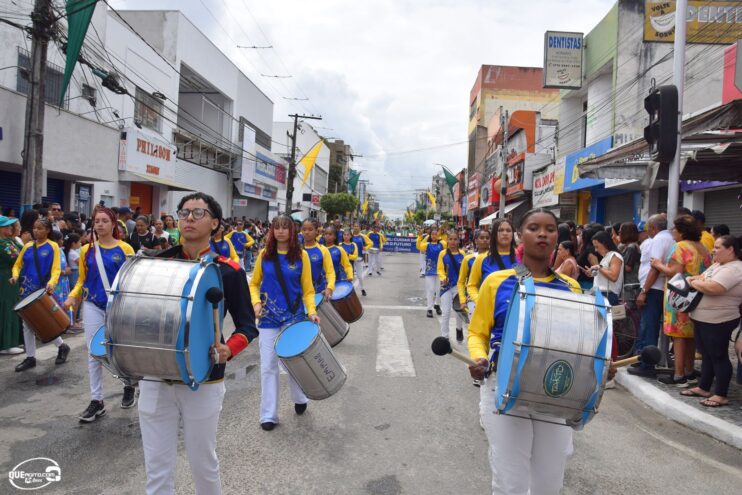 Desfile de 7 de Setembro atrai milhares de pessoas em Eunápolis 195