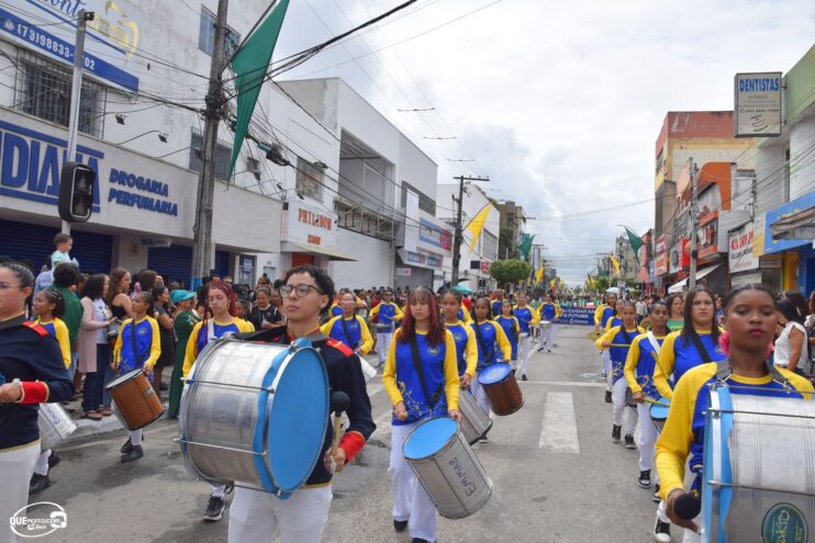 Desfile de 7 de Setembro atrai milhares de pessoas em Eunápolis 196