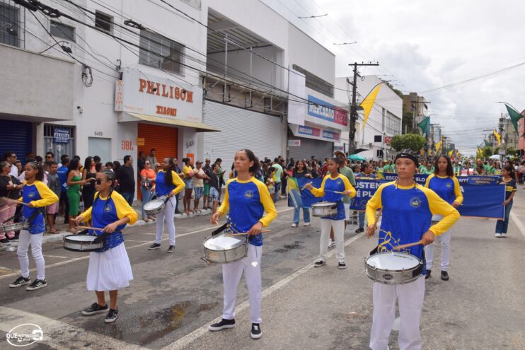 Desfile de 7 de Setembro atrai milhares de pessoas em Eunápolis 197