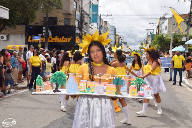 Desfile de 7 de Setembro atrai milhares de pessoas em Eunápolis 205