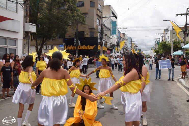 Desfile de 7 de Setembro atrai milhares de pessoas em Eunápolis 206
