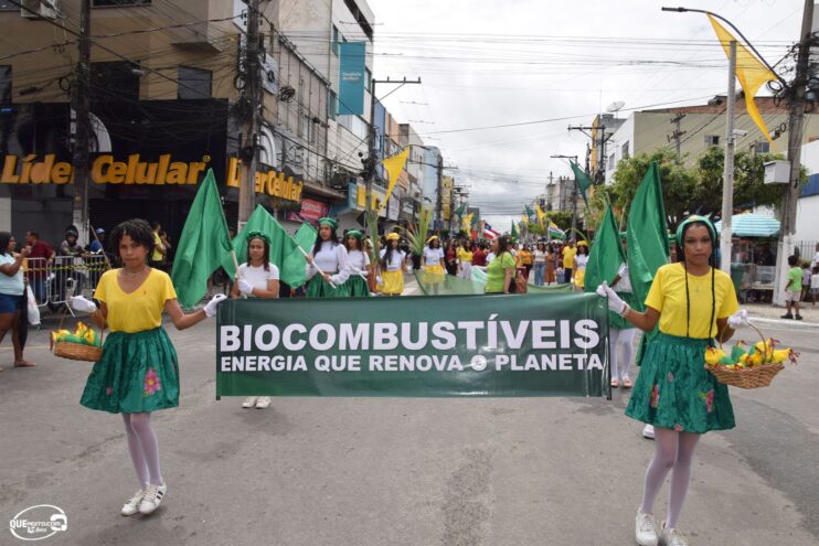 Desfile de 7 de Setembro atrai milhares de pessoas em Eunápolis 209