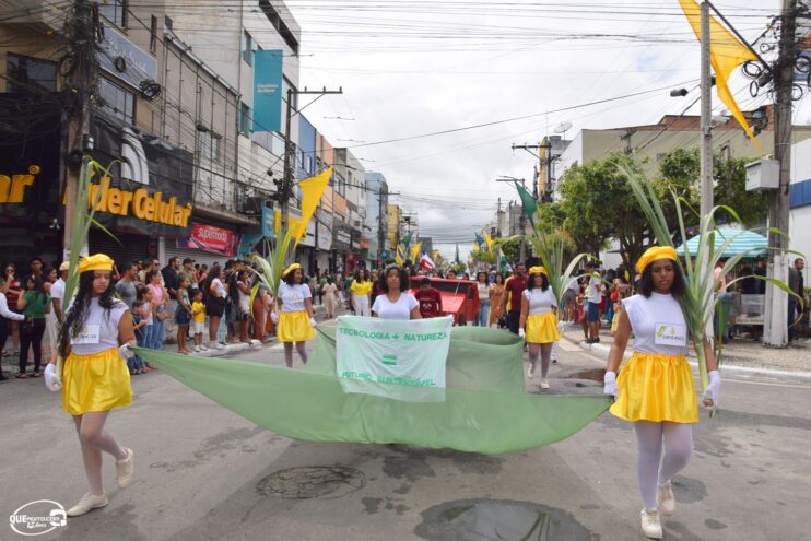 Desfile de 7 de Setembro atrai milhares de pessoas em Eunápolis 211