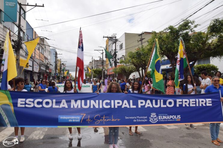Desfile de 7 de Setembro atrai milhares de pessoas em Eunápolis 218