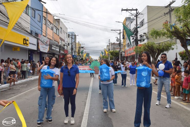 Desfile de 7 de Setembro atrai milhares de pessoas em Eunápolis 223