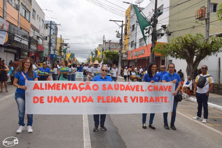 Desfile de 7 de Setembro atrai milhares de pessoas em Eunápolis 229