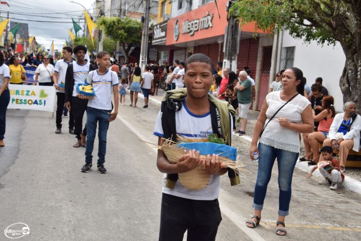 Desfile de 7 de Setembro atrai milhares de pessoas em Eunápolis 231