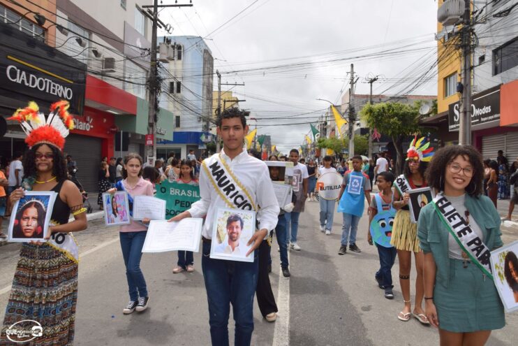 Desfile de 7 de Setembro atrai milhares de pessoas em Eunápolis 244