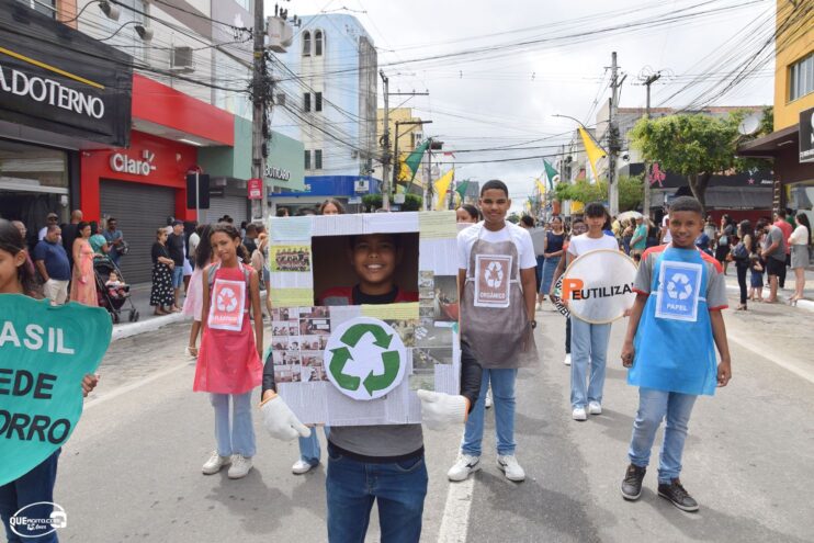 Desfile de 7 de Setembro atrai milhares de pessoas em Eunápolis 246