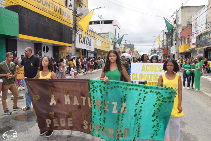 Desfile de 7 de Setembro atrai milhares de pessoas em Eunápolis 250