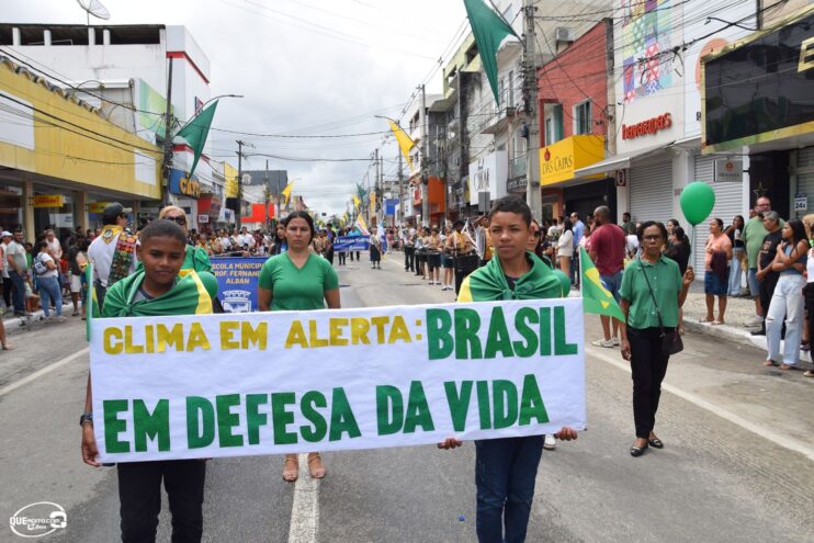 Desfile de 7 de Setembro atrai milhares de pessoas em Eunápolis 256