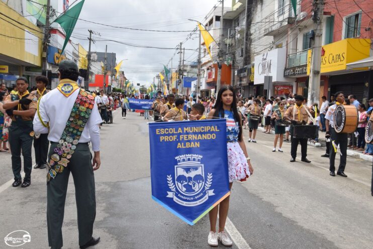 Desfile de 7 de Setembro atrai milhares de pessoas em Eunápolis 257