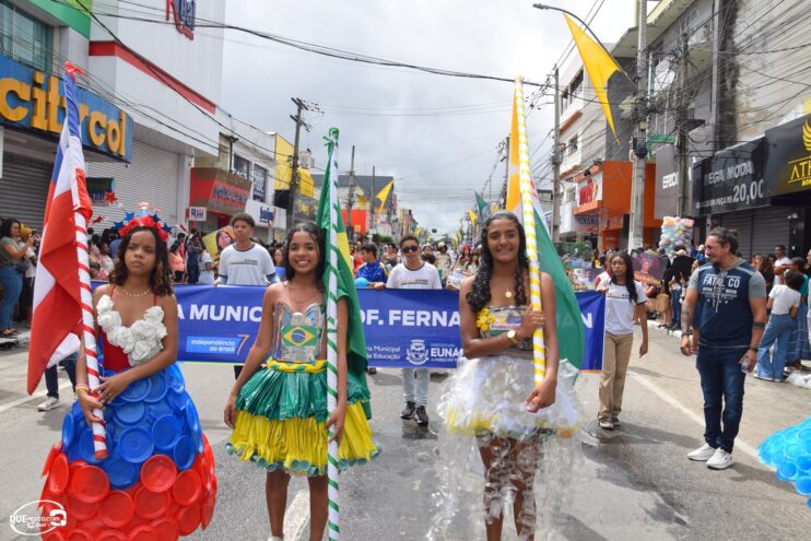 Desfile de 7 de Setembro atrai milhares de pessoas em Eunápolis 264