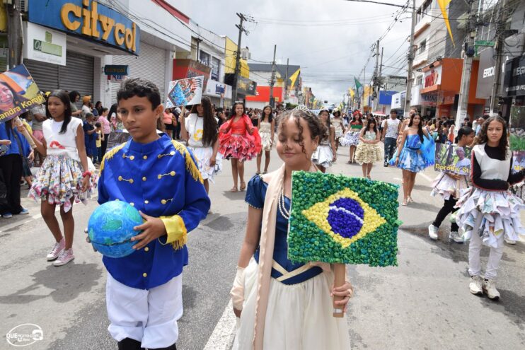 Desfile de 7 de Setembro atrai milhares de pessoas em Eunápolis 268