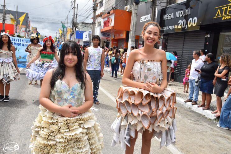 Desfile de 7 de Setembro atrai milhares de pessoas em Eunápolis 271