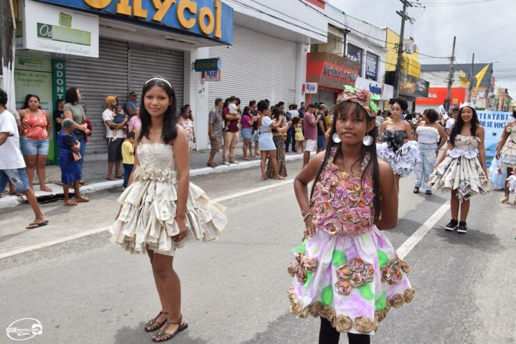 Desfile de 7 de Setembro atrai milhares de pessoas em Eunápolis 272