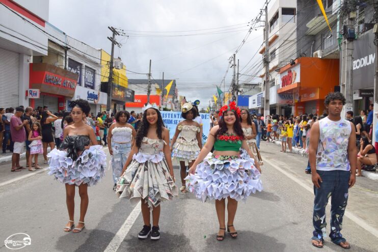 Desfile de 7 de Setembro atrai milhares de pessoas em Eunápolis 273