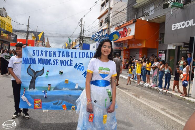 Desfile de 7 de Setembro atrai milhares de pessoas em Eunápolis 274