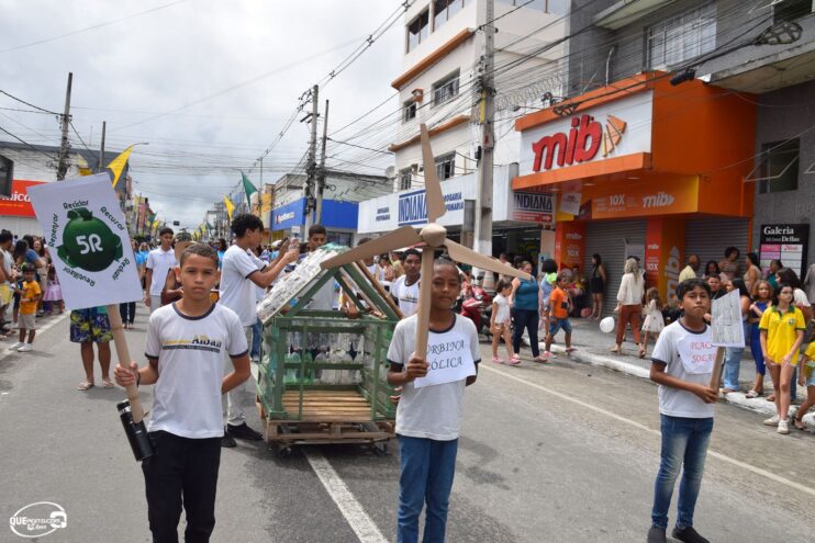 Desfile de 7 de Setembro atrai milhares de pessoas em Eunápolis 275