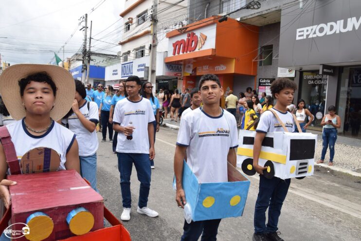 Desfile de 7 de Setembro atrai milhares de pessoas em Eunápolis 277