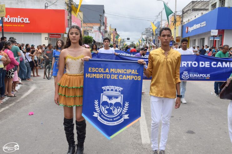 Desfile de 7 de Setembro atrai milhares de pessoas em Eunápolis 278