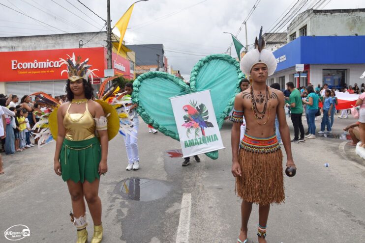 Desfile de 7 de Setembro atrai milhares de pessoas em Eunápolis 282