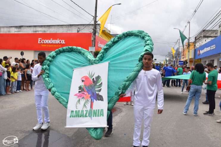 Desfile de 7 de Setembro atrai milhares de pessoas em Eunápolis 283