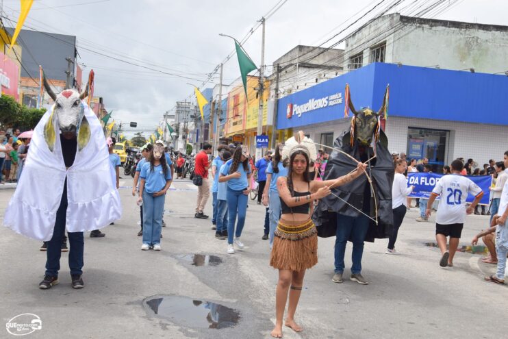 Desfile de 7 de Setembro atrai milhares de pessoas em Eunápolis 286