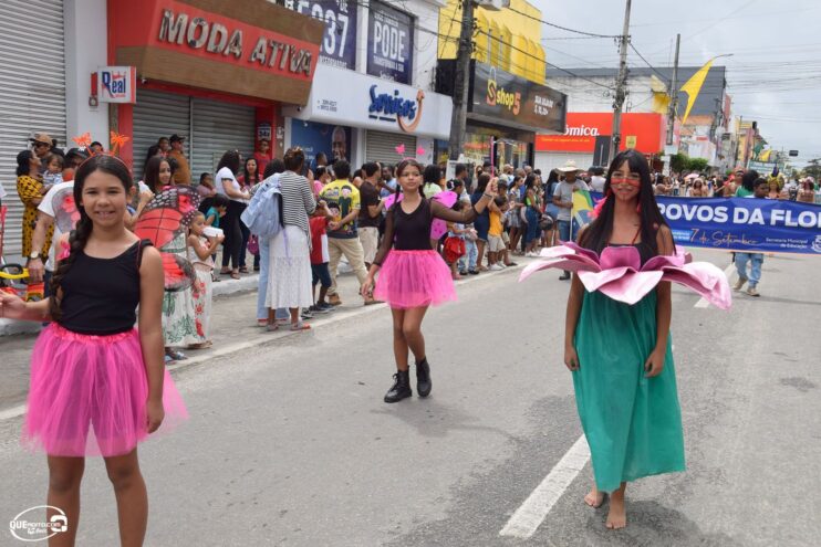 Desfile de 7 de Setembro atrai milhares de pessoas em Eunápolis 289