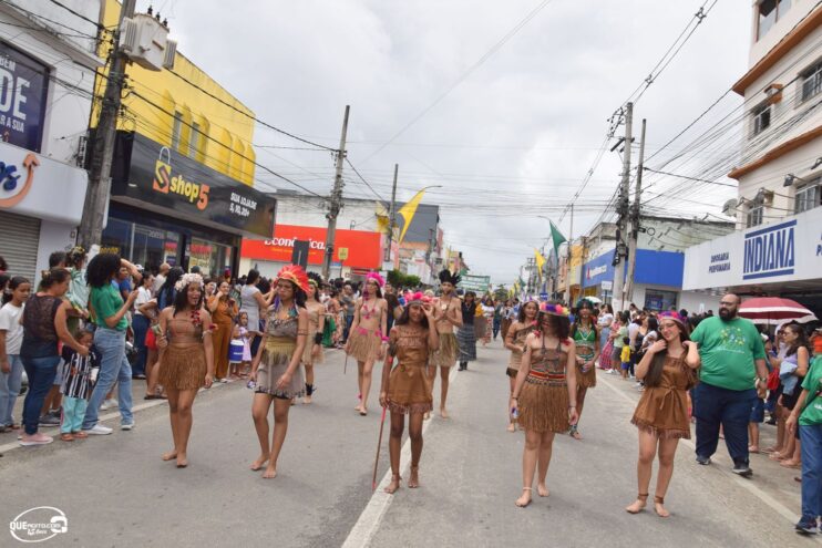 Desfile de 7 de Setembro atrai milhares de pessoas em Eunápolis 293