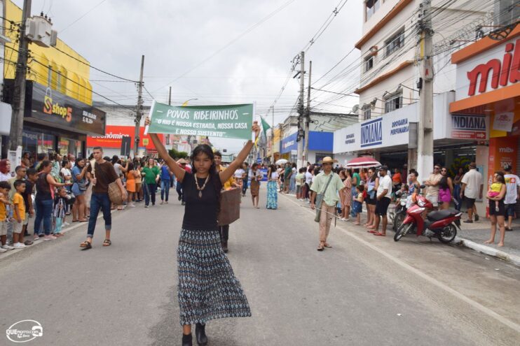 Desfile de 7 de Setembro atrai milhares de pessoas em Eunápolis 297