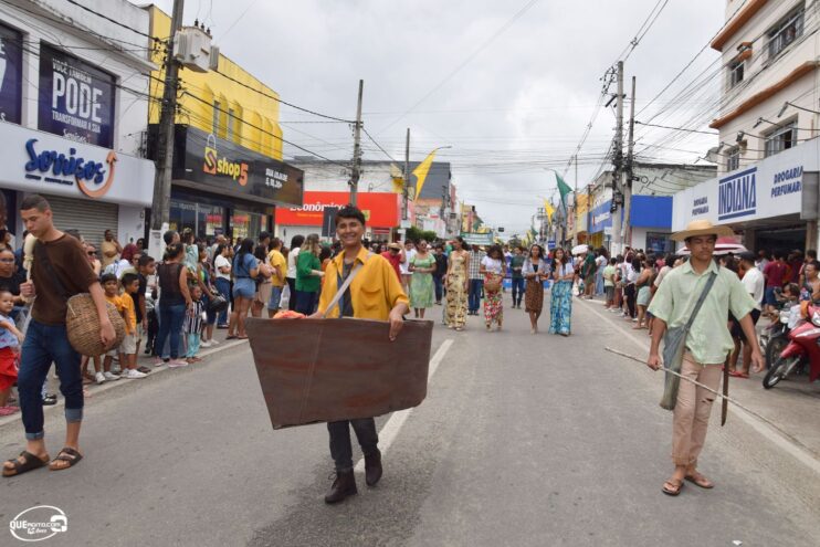 Desfile de 7 de Setembro atrai milhares de pessoas em Eunápolis 298