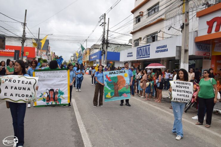 Desfile de 7 de Setembro atrai milhares de pessoas em Eunápolis 306
